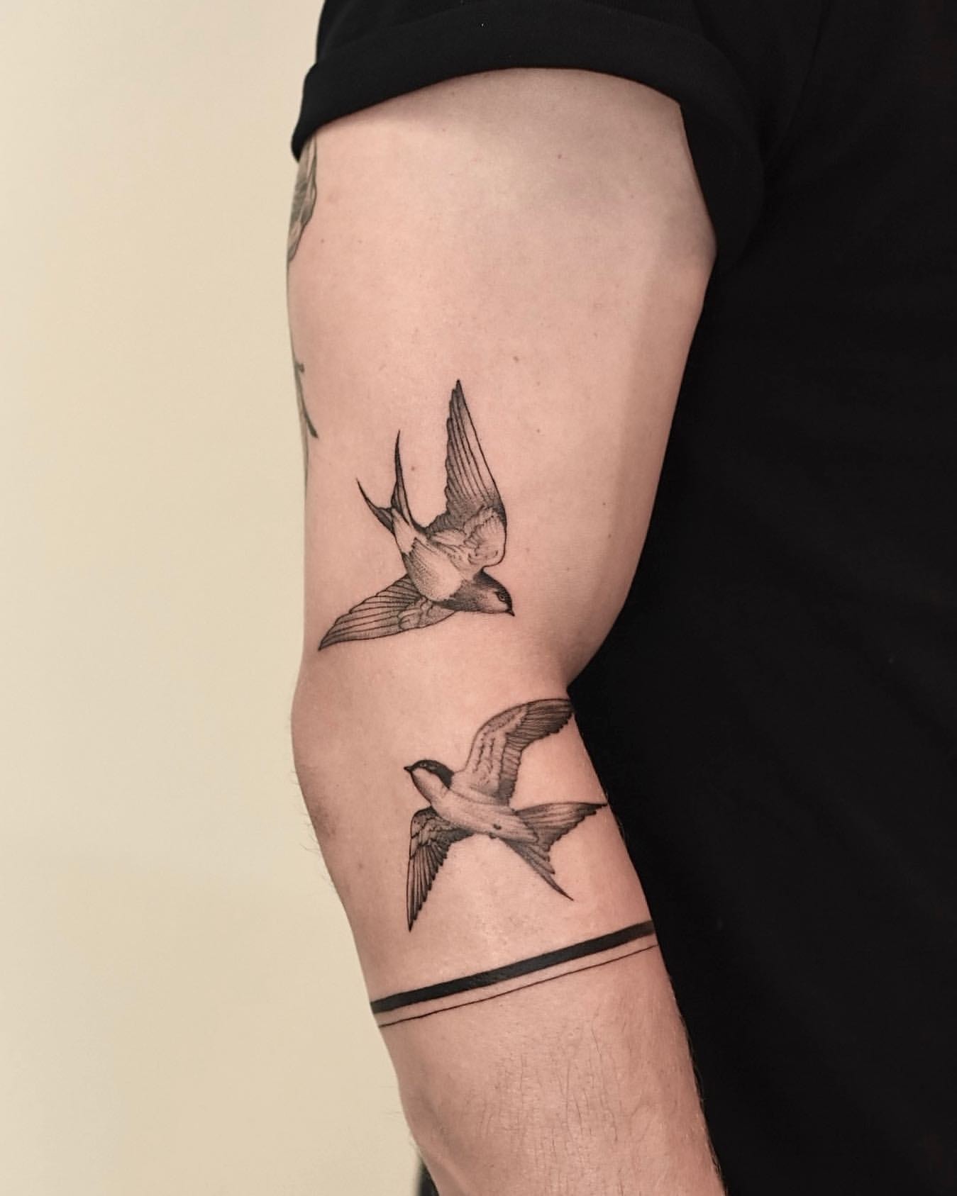 Schwalben Tattoo auf Arm