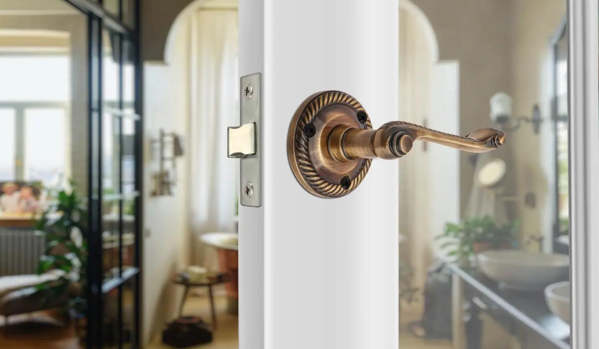 Interior door handle design styles - Georgian interior door handle - scroll lever with rope-edged rose