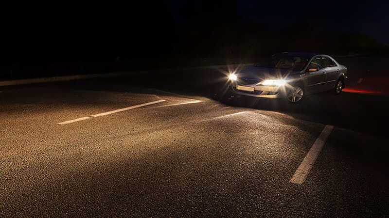 Blinding headlights coming from front cause glare