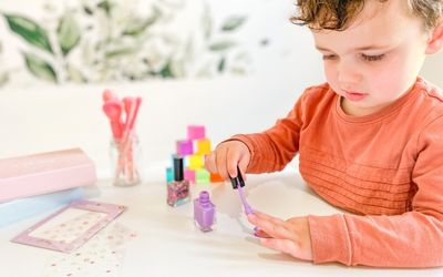 Nail polish with easy to use brushes