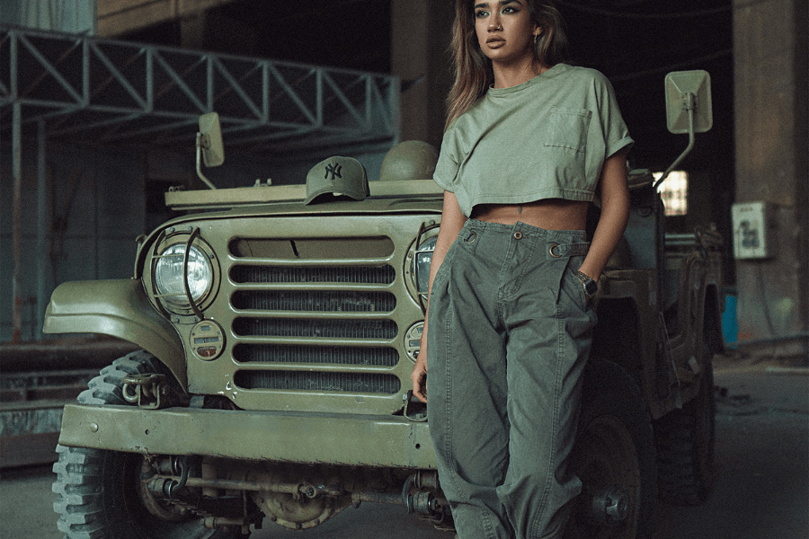 stylizacja w kolorze khaki
