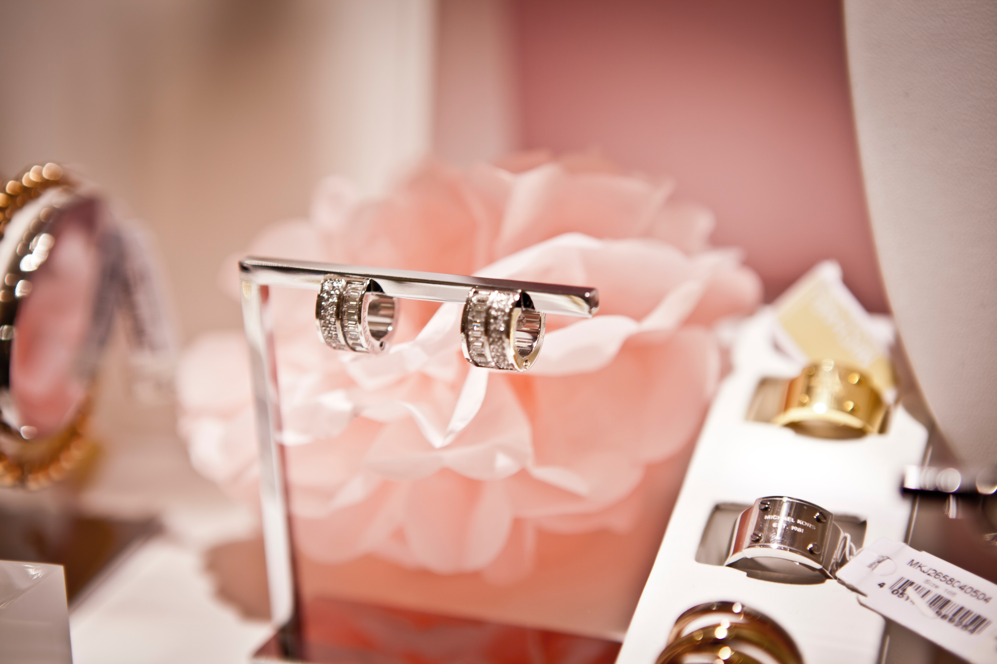 Silver colored ring in a box || Photo by Terje Sollie || sourced from Pexels