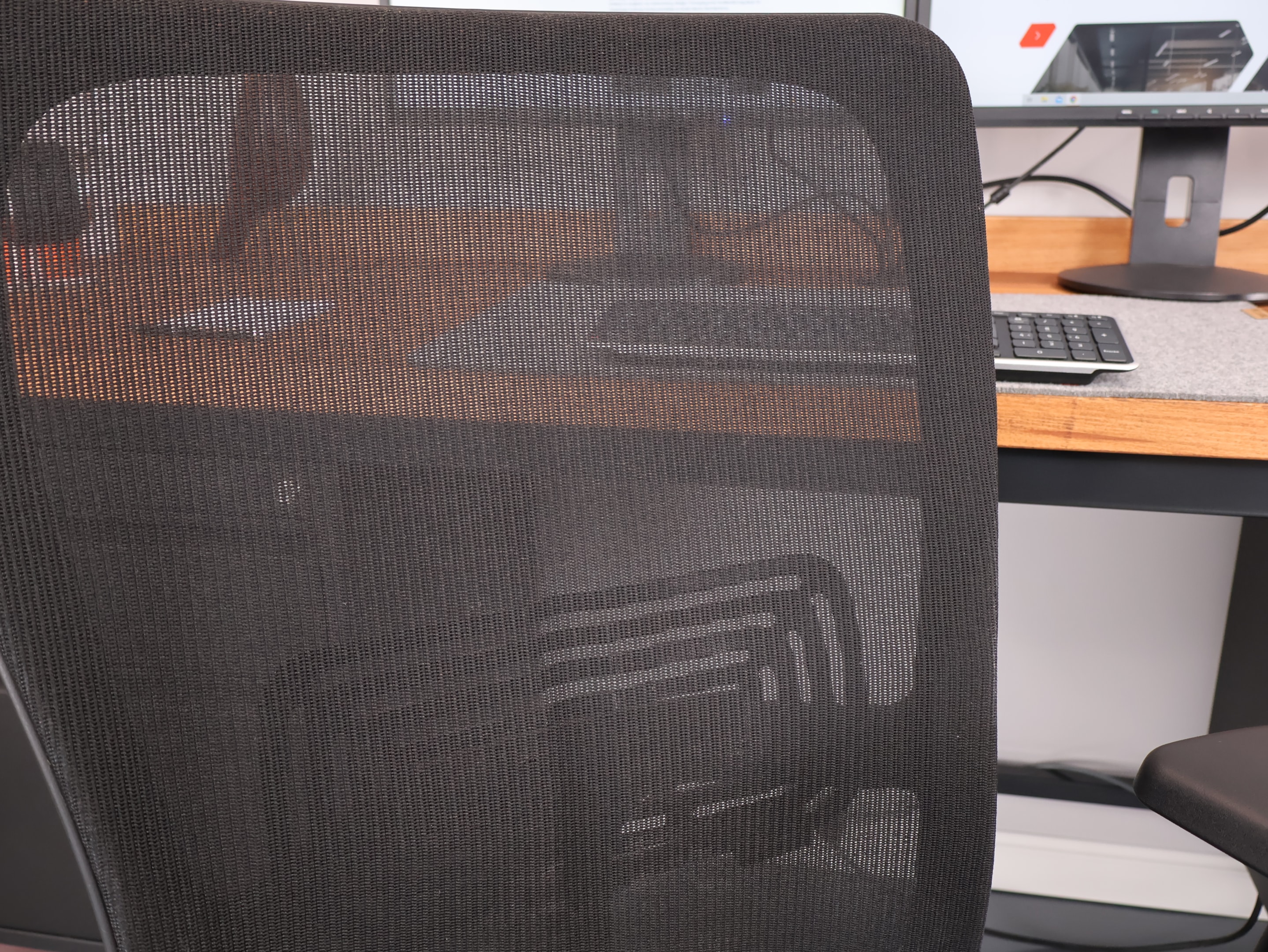 WYGODNY czy PRZEREKLAMOWANY? Haworth X89 Zody recenzja! 3 Siatkowe oparcie. Źródło: Brastech