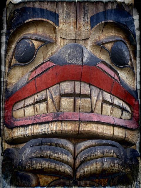 totem pole, grunge, wooden pole