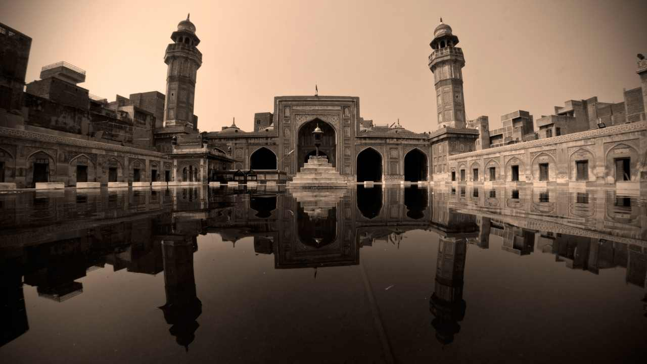 masjid wazir khan, Lahore, pond 