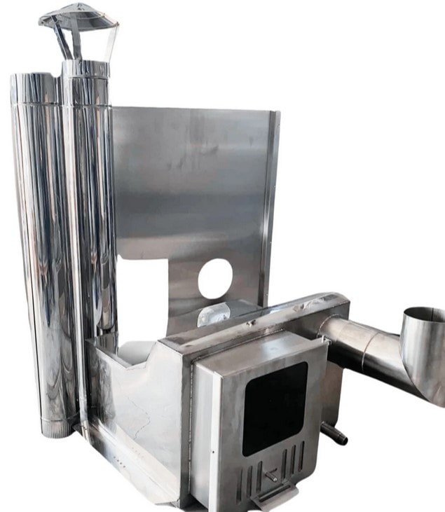 Na zdjęciu piec wewnętrzny do balii ogrodowej i jego drzwiczki żeliwne, odporne na wysokie temperatury.