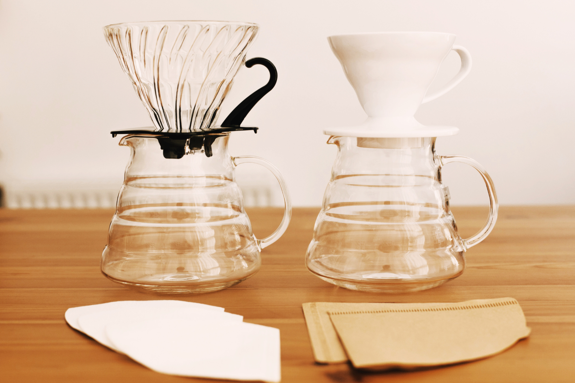 Itens de diferentes métodos de extração de café. Foto: Sonjachnyj - Canva.