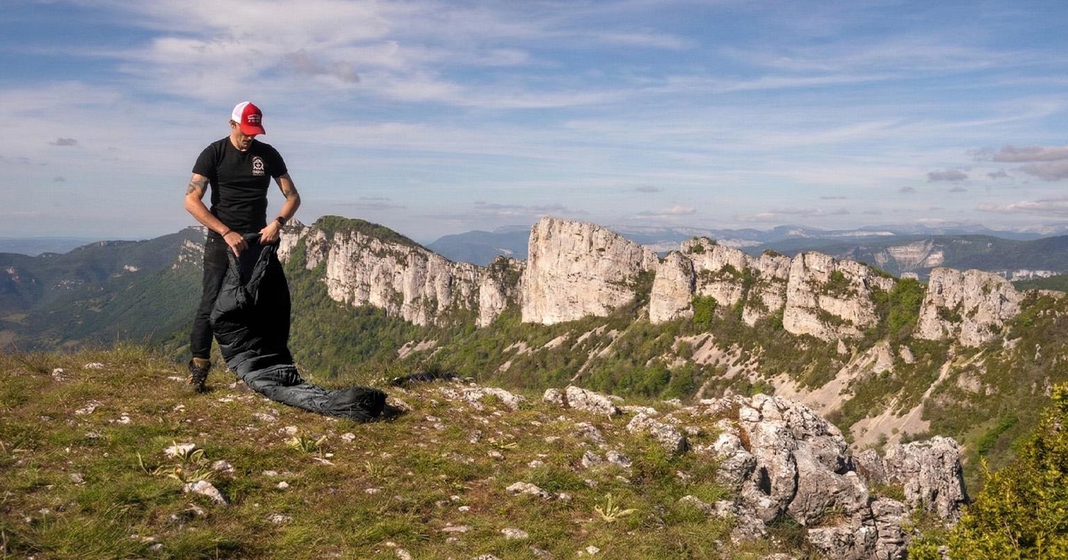 bivouac installer son campement avec sac de couchage