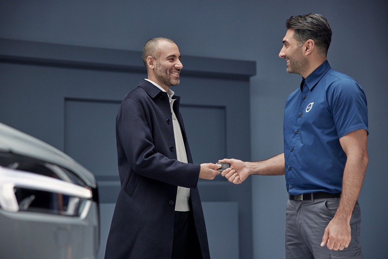 Man hands car key to another man, source pixabay.com Man hands car key to another man, source pixabay.com