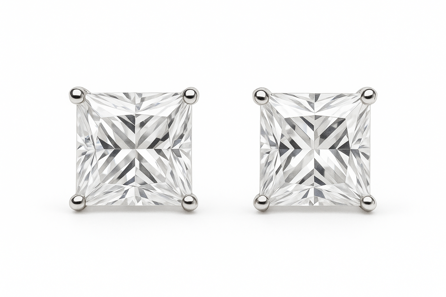 Kvadrato formos deimantiniai auskarai vinukai 