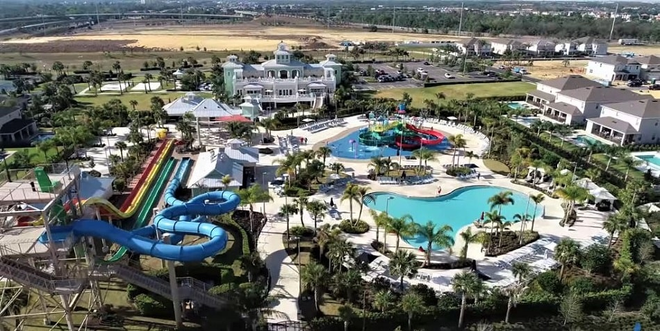 A luxurious resort in Kissimmee, Florida with a golf course and spa
