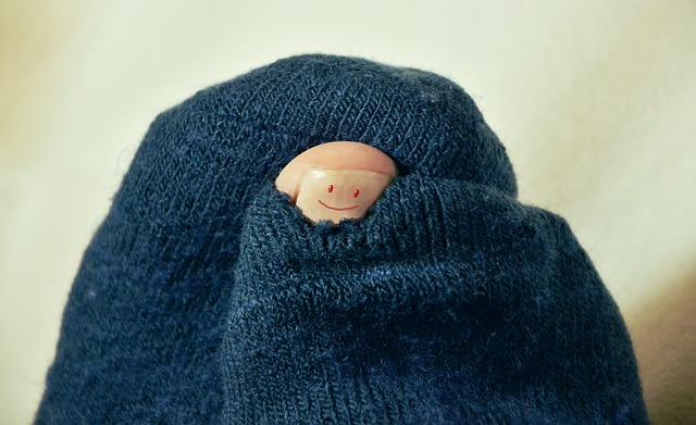socks, hole, toe