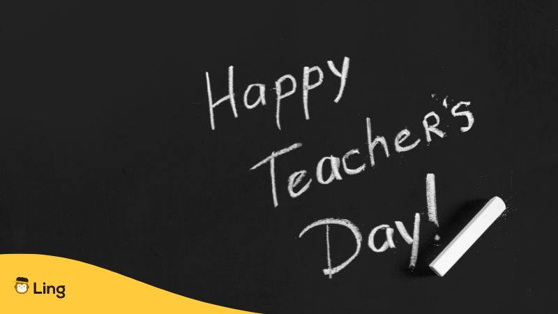 Text Happy Teachers Day written on a chalkboard