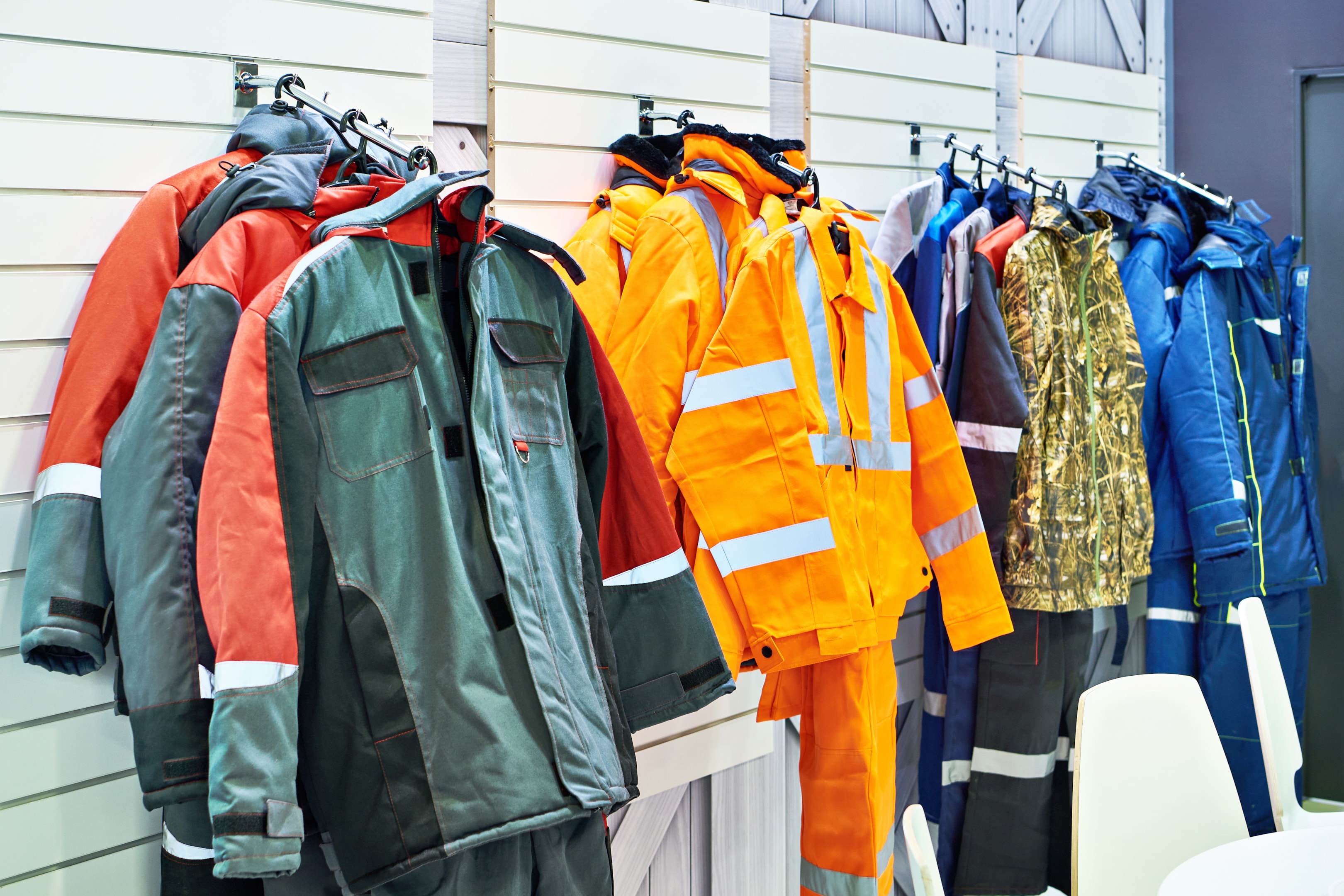 High visibility workwear - jacket - sun - dark