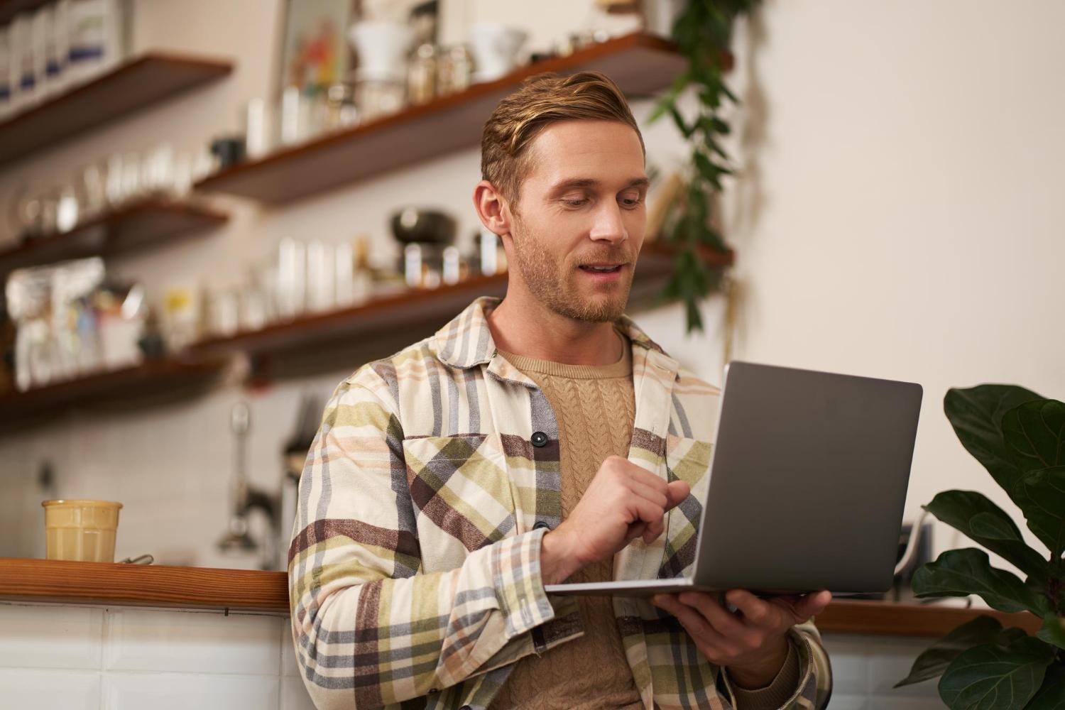 man using laptop to set up a store online to dropship private label products