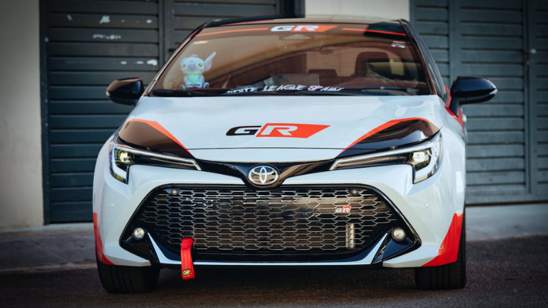 A car enthusiasts wrapped the front bumper with customised wrap vinyl