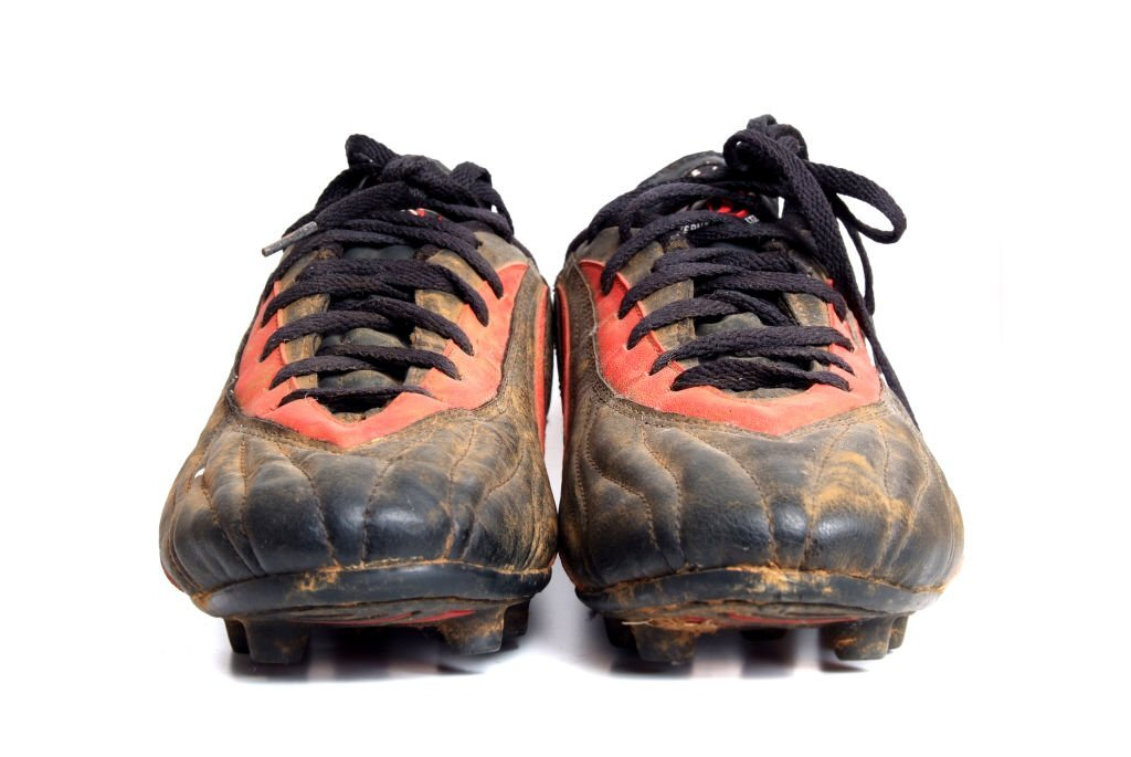 How to clean soccer cleats that stink?