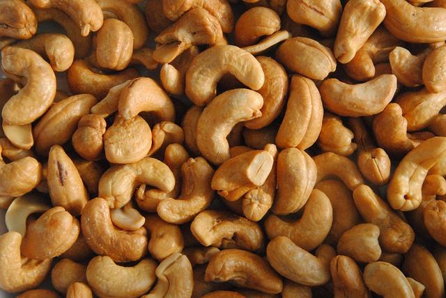 A pile of cashews, nuts