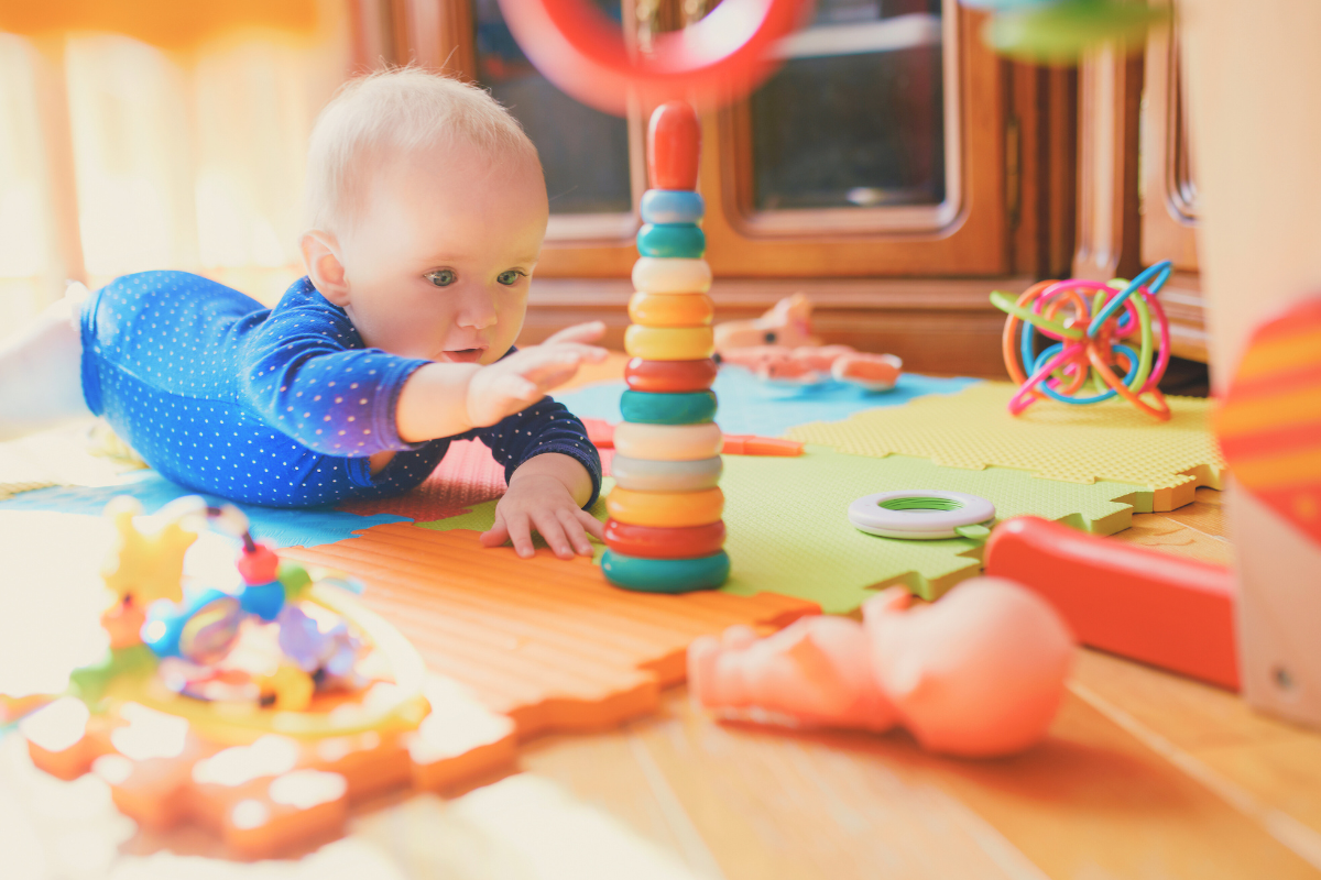 How to help your baby start crawling