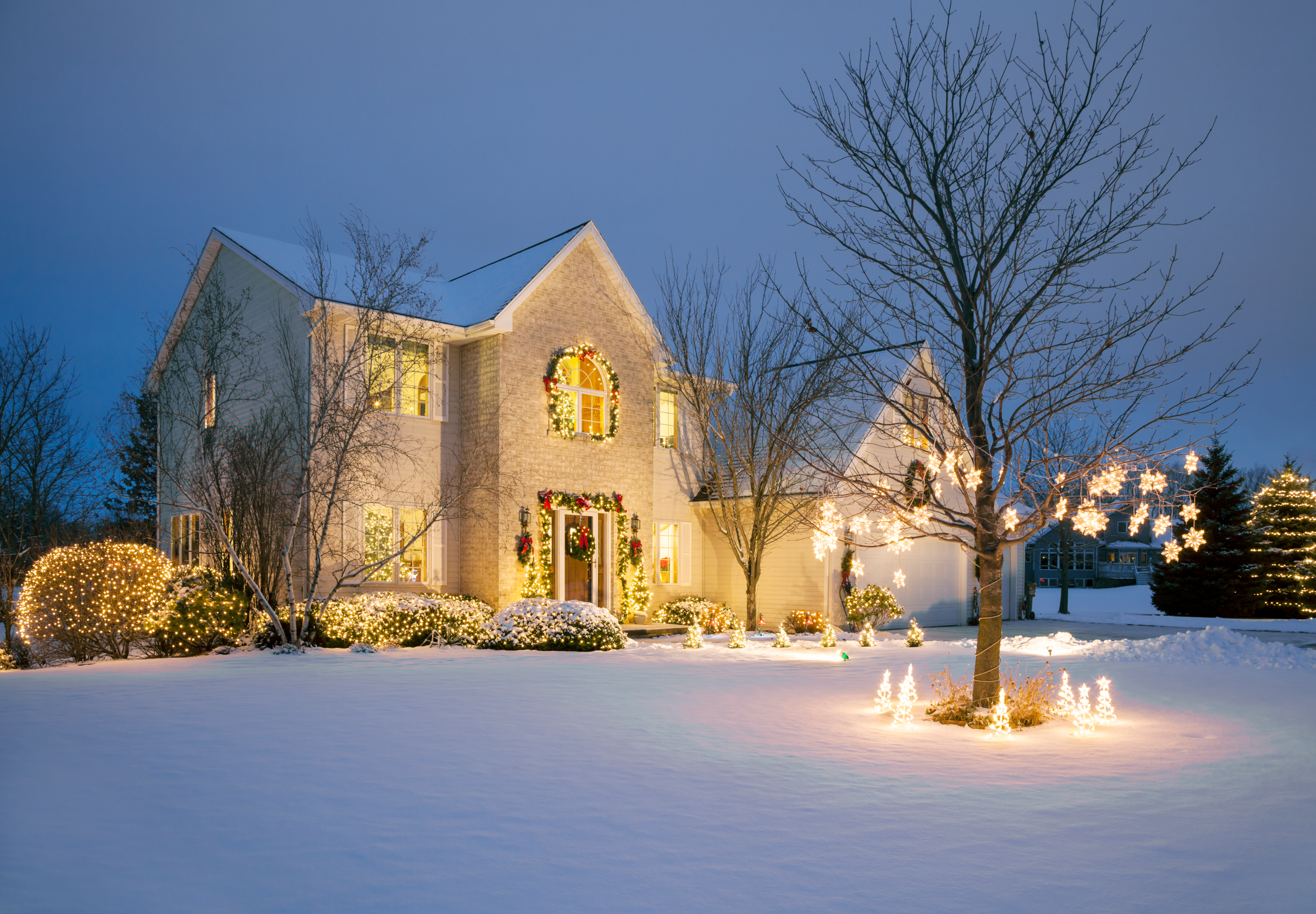 House decorated with lights and Christmas decorations