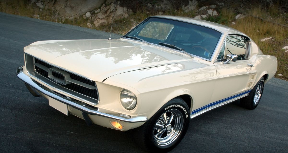 Classic car shipping transportation across country