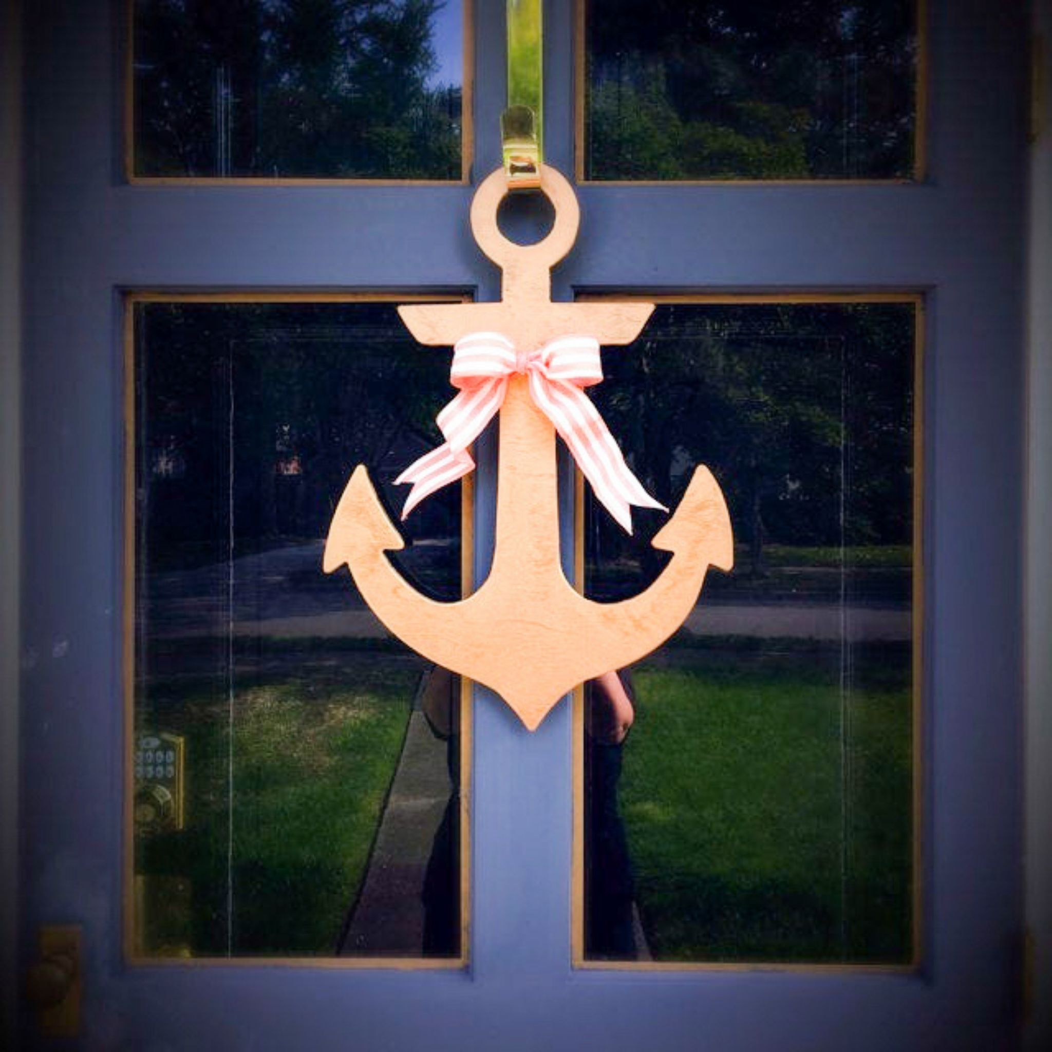 Welcome guests to your nautical-themed baby shower with a cute nautical door hanger.