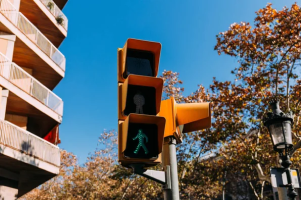 Traffic signal laws for drivers and pedestrian