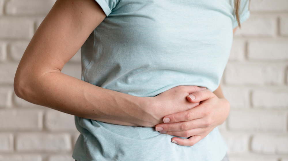 Os principais efeitos colaterais do tribulus terrestris estão ligados a desconfortos abdominais. Fonte da imagem: Freepik.