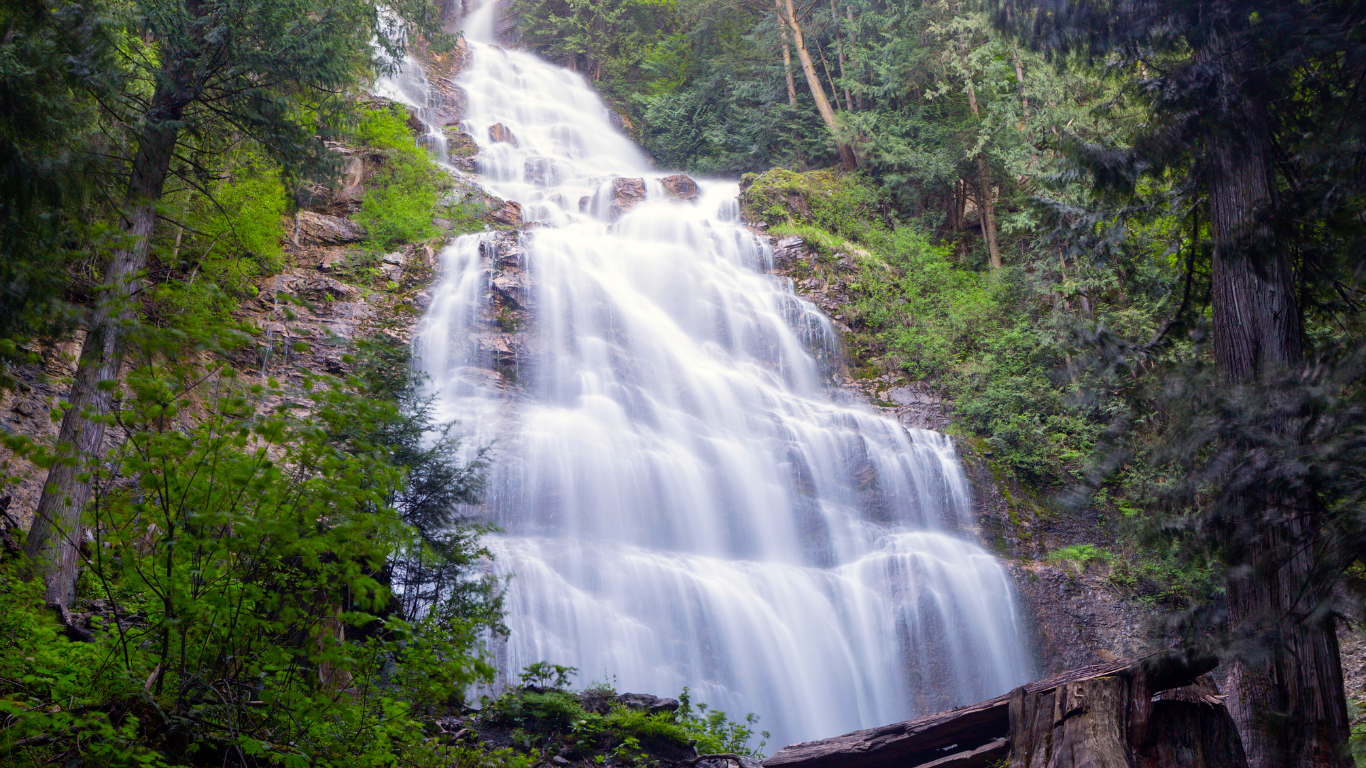 Bridal Falls, Bridal Veil Provincial Park - Picture by laughingmango https://www.canva.com/photos/MAEFiB3QdAM/