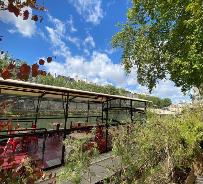 amazing restaurants with view of notre dame cathedral 