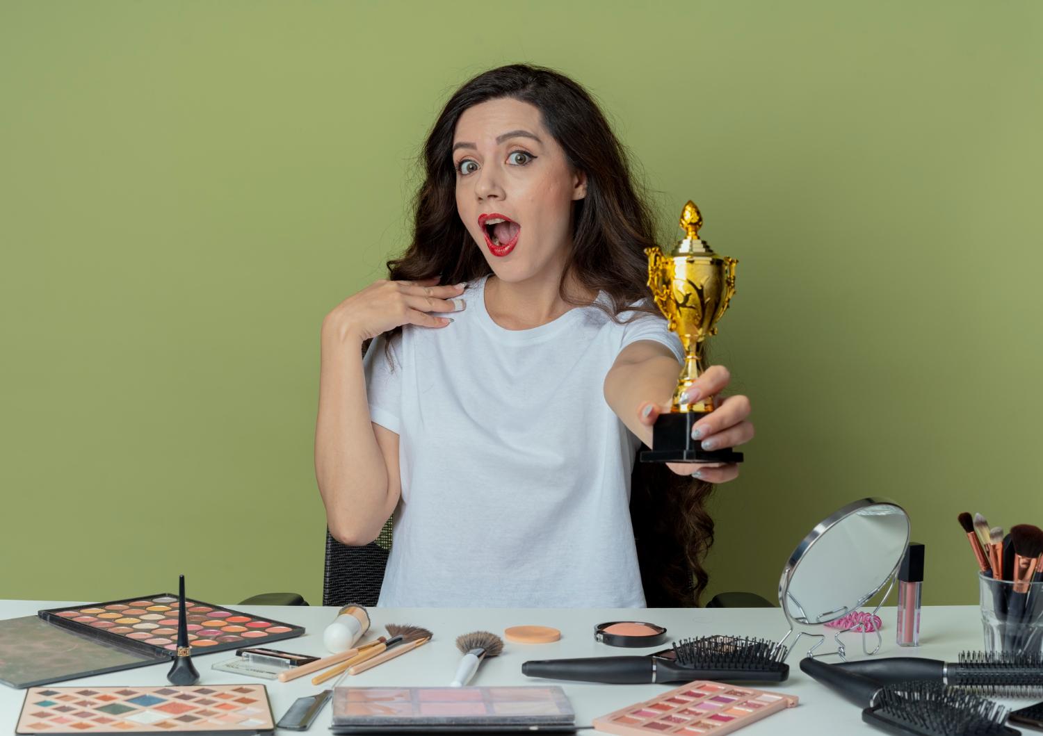 woman finding winning products using sell the trend
