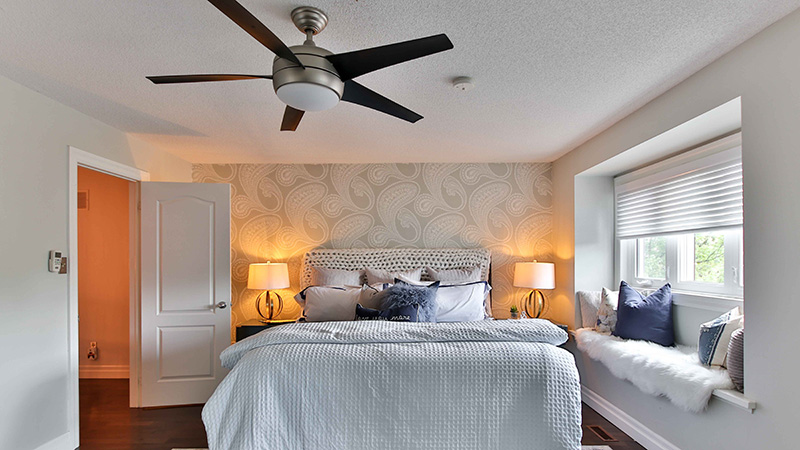 Modern Ceiling Fan Design with an Integrated Light Fixture