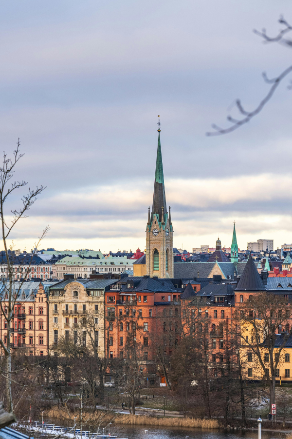 Golden sunset over Stockholm’s skyline and waterfront promenade, highlighting the city’s architecture, light, and public spaces as a backdrop for Stockholm Design Week, a key platform for exhibitors, designers, and the design industry.