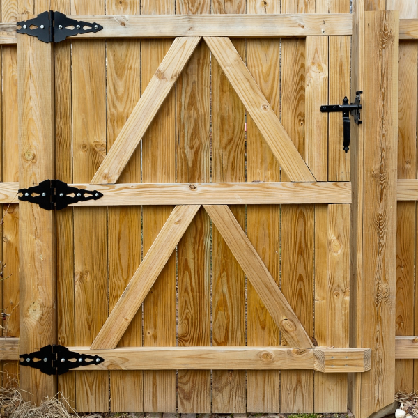 An image showing various wood gate options for Phoenix ranch properties.