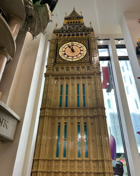 Big Ben ułożony z klocków Lego