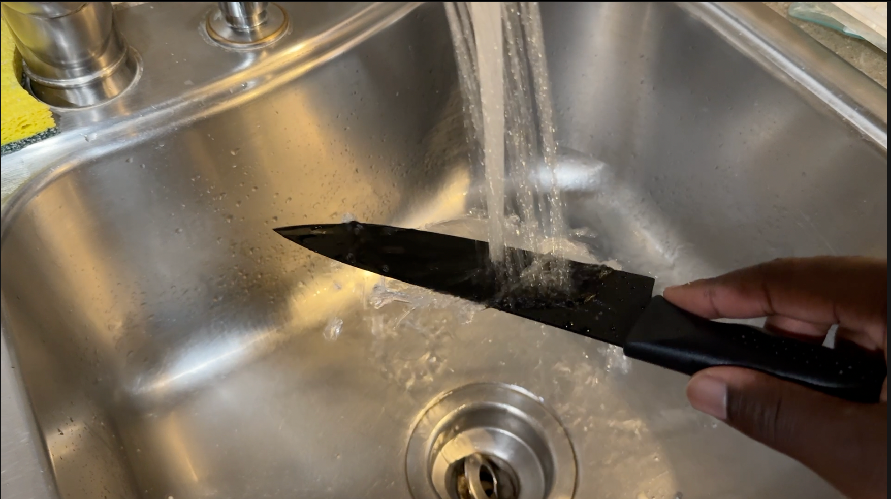 viral ai life hack wet knife to prevent tears