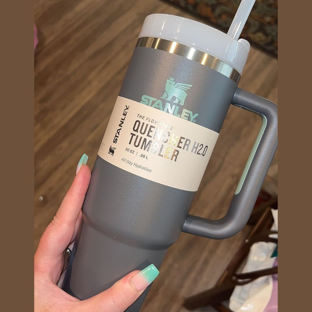 A Yeti Tumbler with a screw on lid and tapered bottom