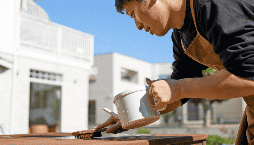 Czyszczenie mebli ogrodowych - przygotowanie do malowania