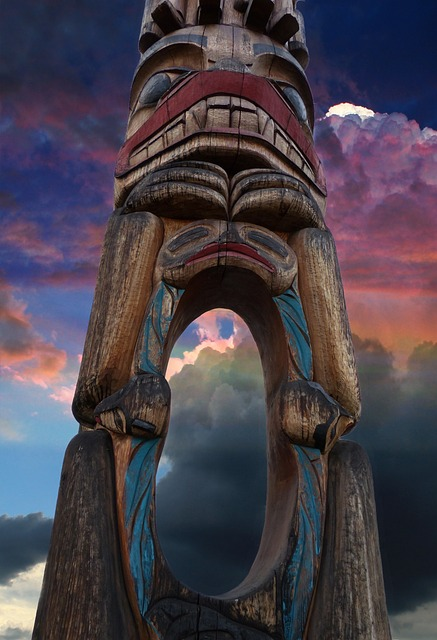 totem pole, grunge, wooden pole