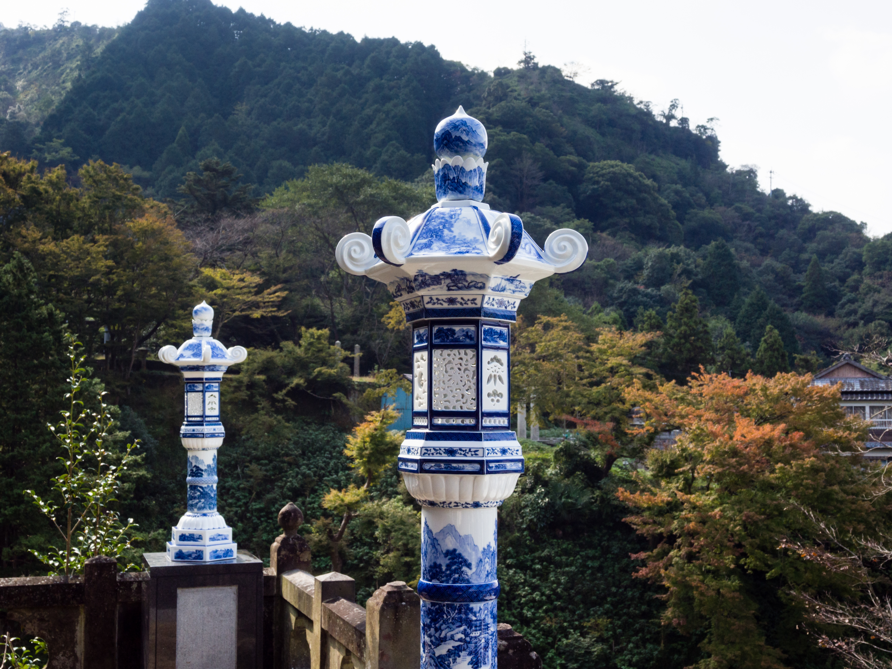 Arita-yaki in the shape of traditional lantern
