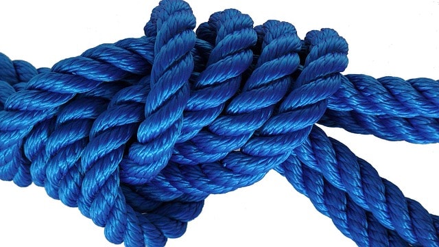 Rope with strong knot representing a reliable system