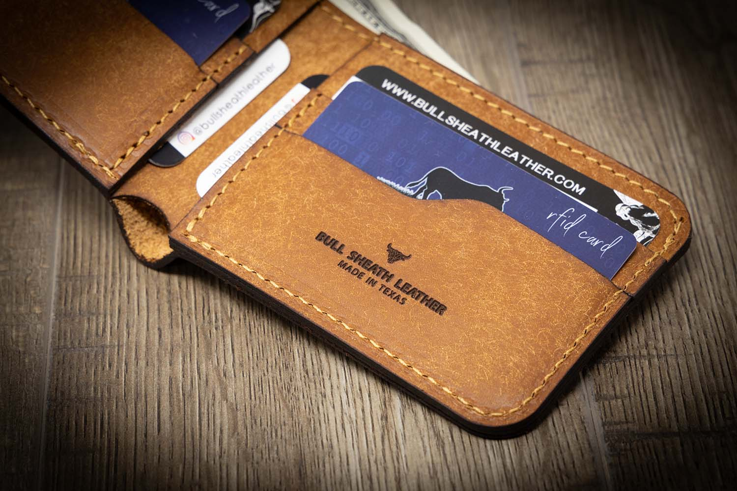 A personalized wallet with a photo insert - a perfect Father's Day gift for dad