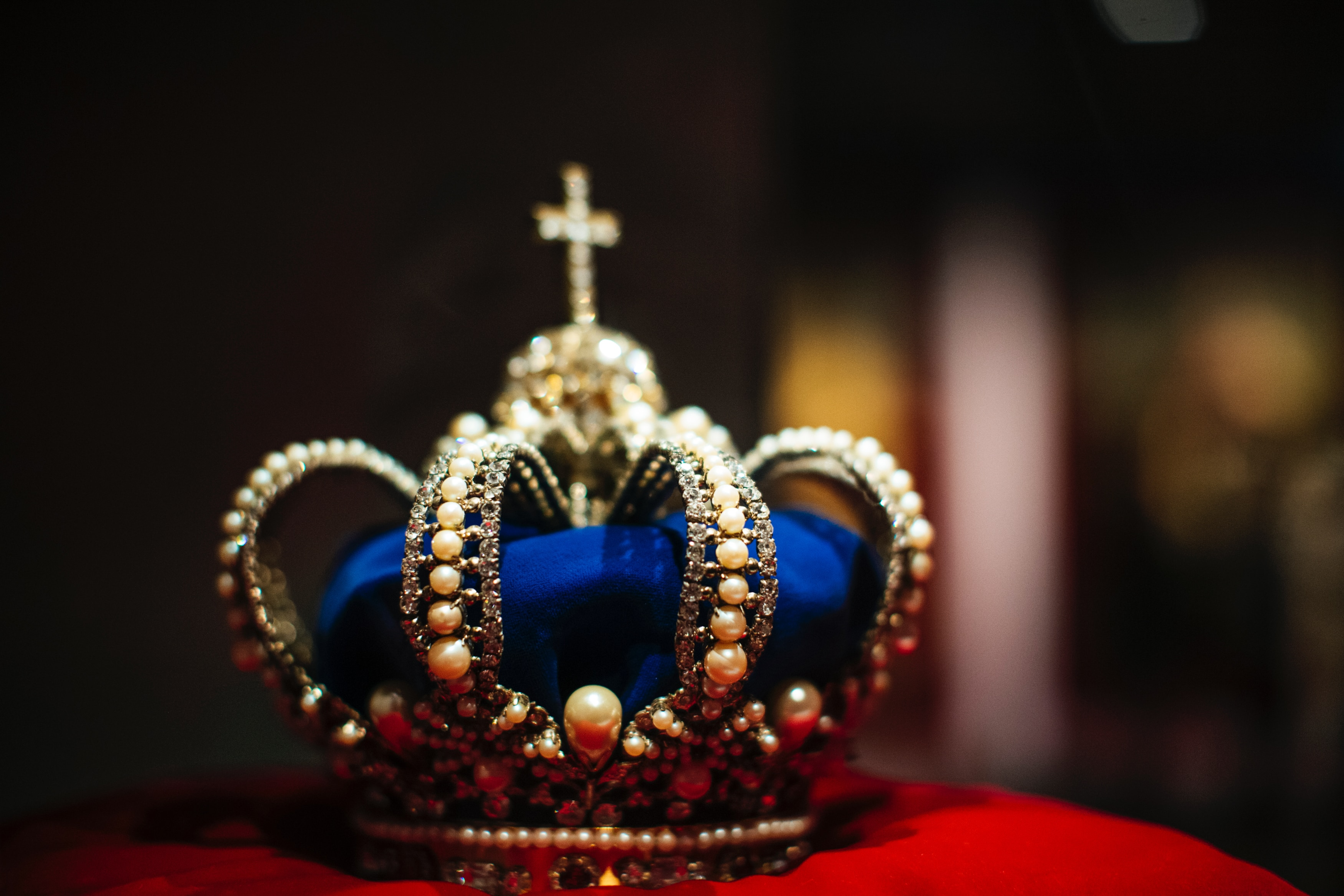 A blue crown with gold inlay