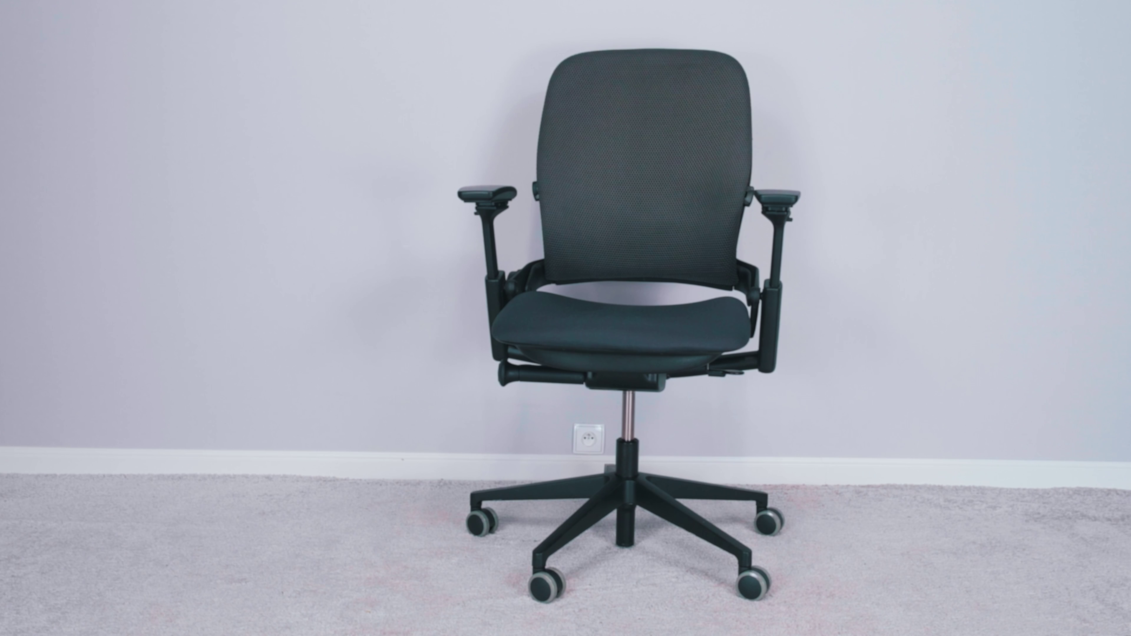 Steelcase Leap V2 vs Steelcase Gesture – który fotel ergonomiczny wybrać? 8 Leap V2. Źródło: Brastech
