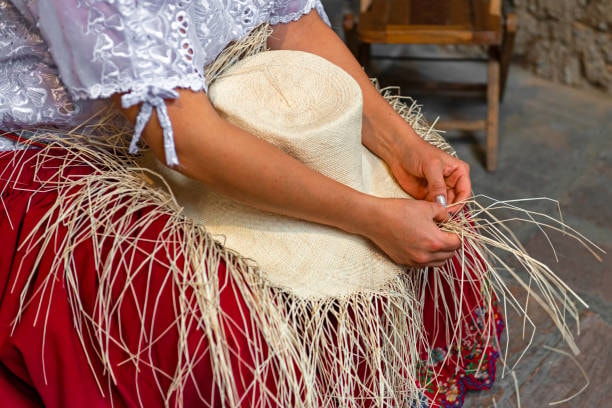 Making the straw hat