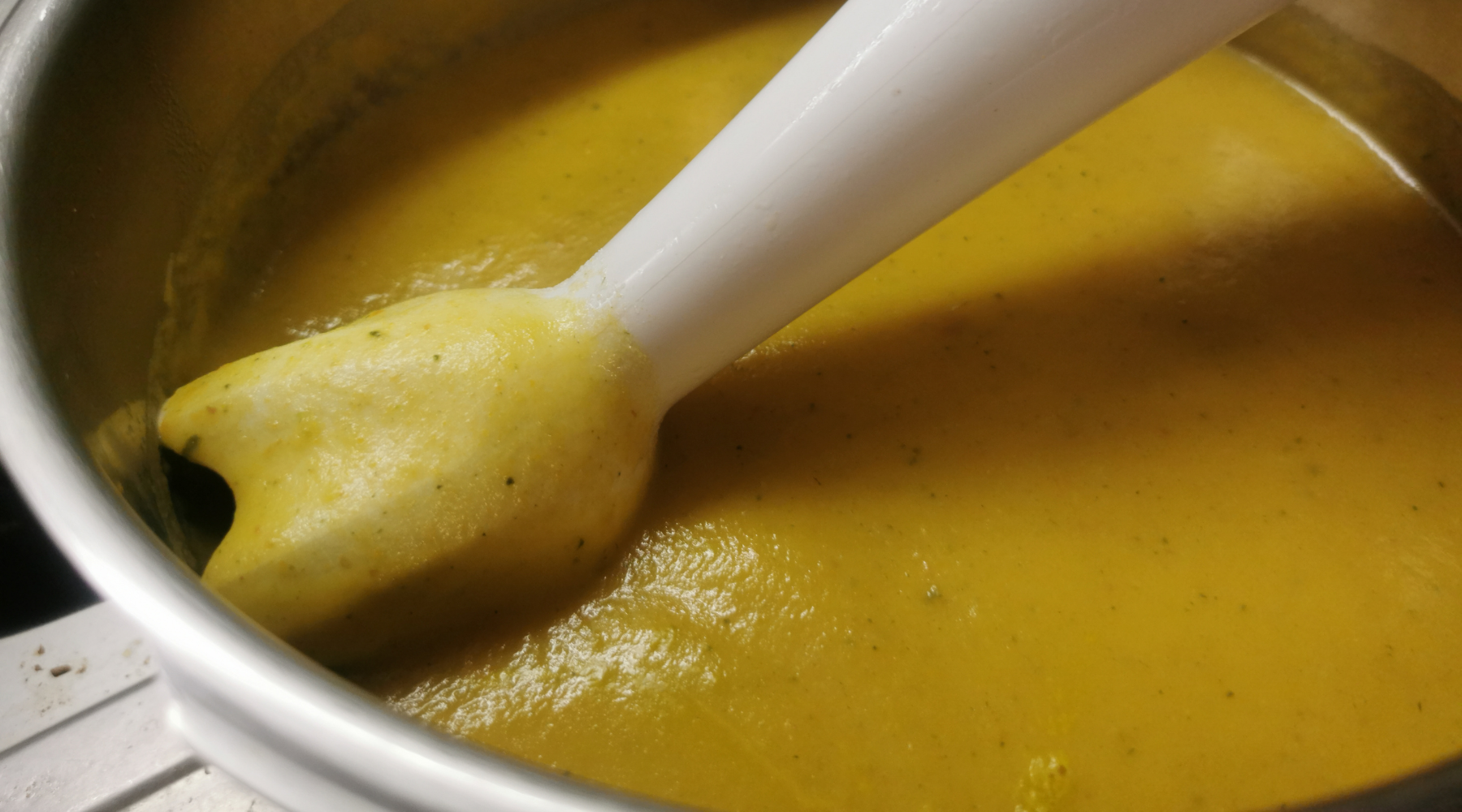 An immersion blender with chicken baby food chicken puree