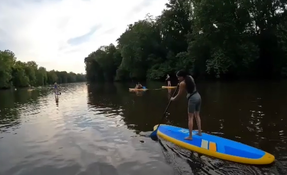 advanced paddlers on the most stable board with an oversized bag 