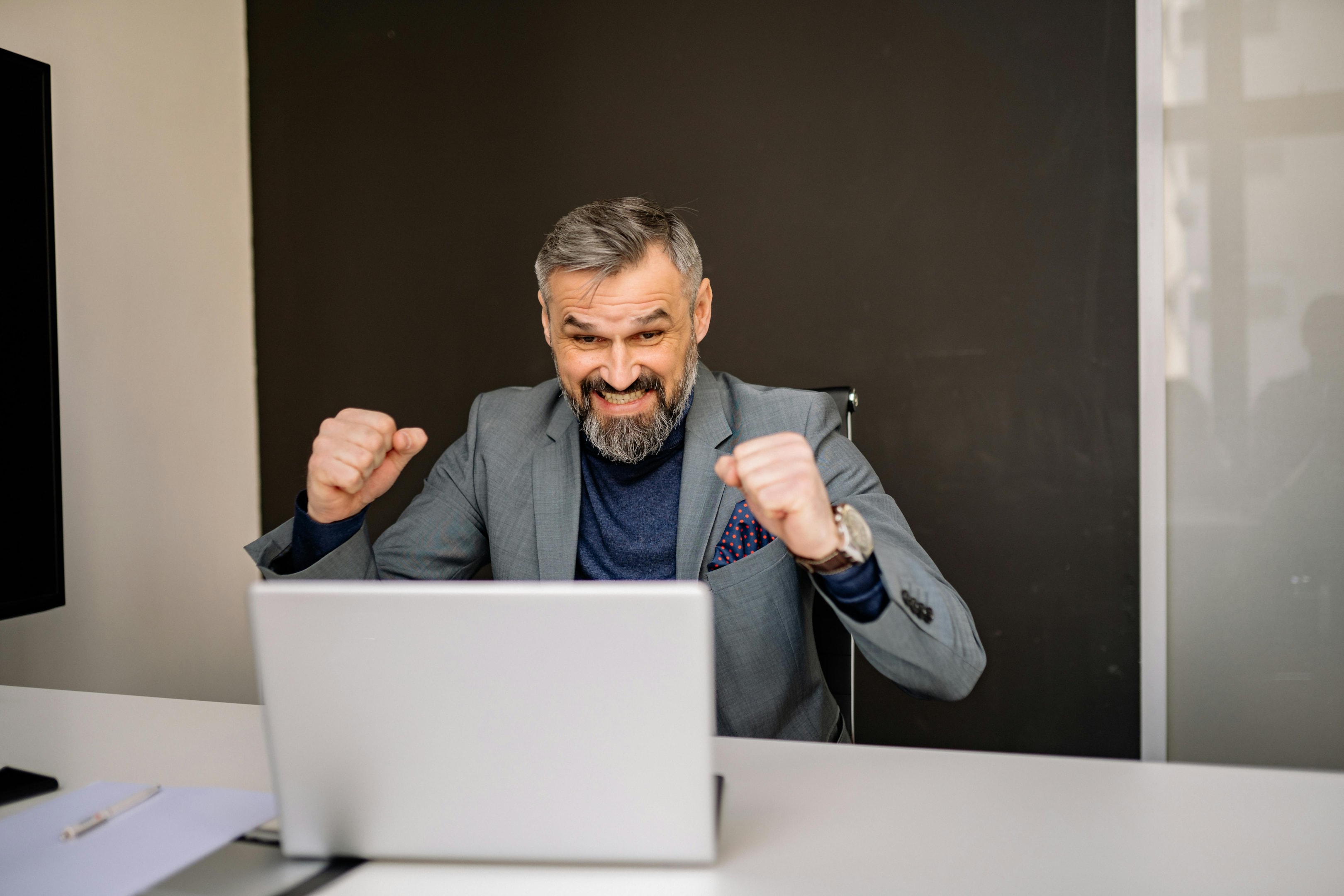 Le coaching va au-delà des conseils et des astuces. Il retire les blocages cachés qui t'empêchent d'atteindre tes objectifs.