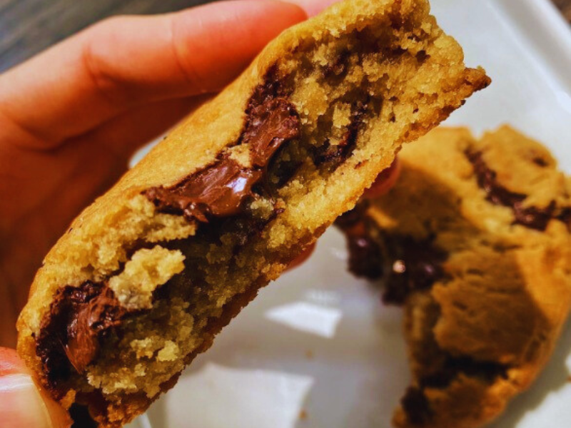 Cookie vegano da cafeteria Yes, Nós Temos Café em BH. Imagem: Reprodução Instagram. 