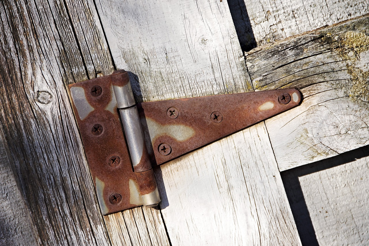 How to Fix Door Hinges Guide - Hiatt Hardware